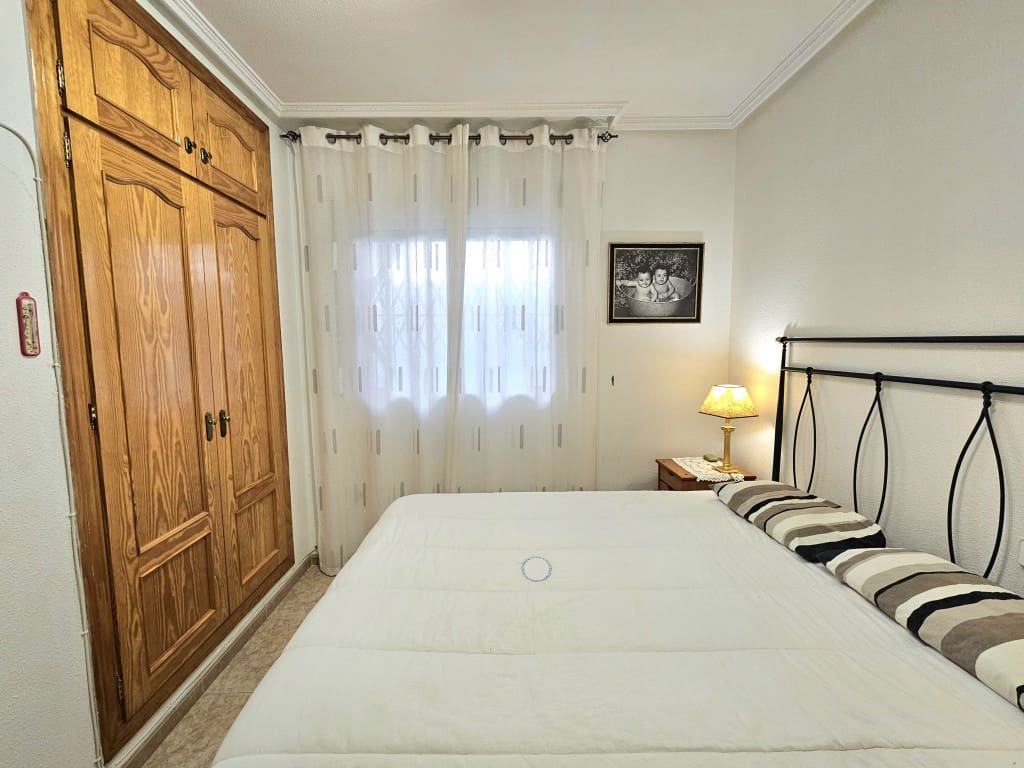 4 soverom Hus til salgs i Torrevieja med svømmebasseng garasje - € 245 000 (Ref: 9419375)