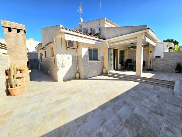 4 soverom Hus til salgs i Torrevieja med svømmebasseng garasje - € 245 000 (Ref: 9419375)