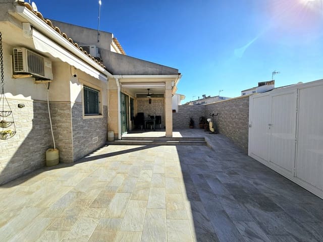 4 soverom Hus til salgs i Torrevieja med svømmebasseng garasje - € 245 000 (Ref: 9419375)