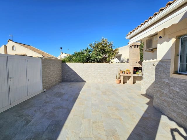 4 soverom Hus til salgs i Torrevieja med svømmebasseng garasje - € 245 000 (Ref: 9419375)