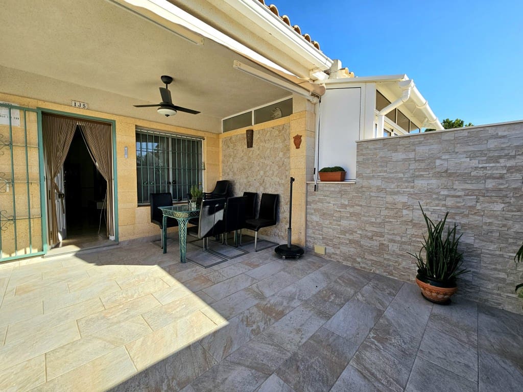 4 soverom Hus til salgs i Torrevieja med svømmebasseng garasje - € 245 000 (Ref: 9419375)