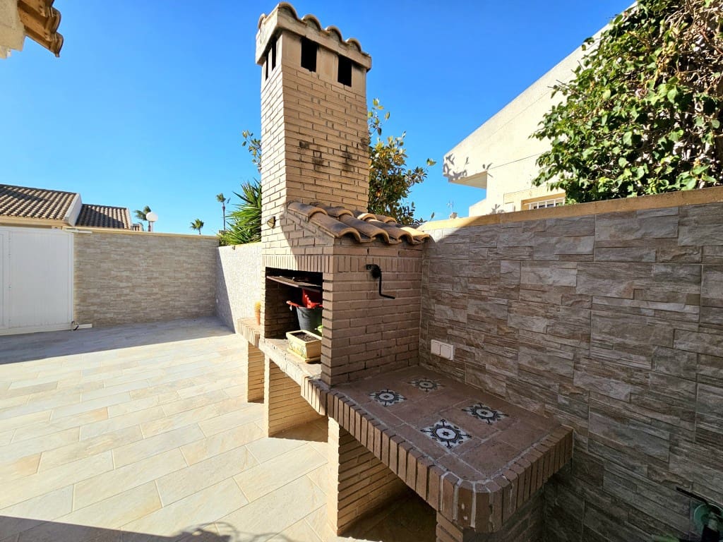 4 soverom Hus til salgs i Torrevieja med svømmebasseng garasje - € 245 000 (Ref: 9419375)