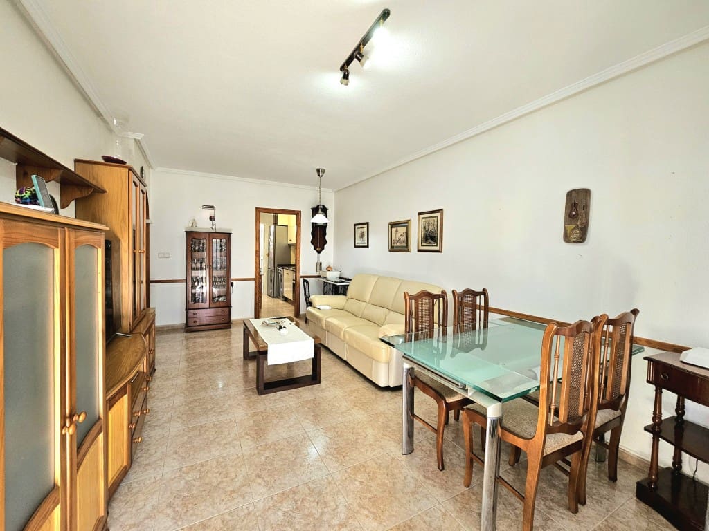 4 soverom Hus til salgs i Torrevieja med svømmebasseng garasje - € 245 000 (Ref: 9419375)