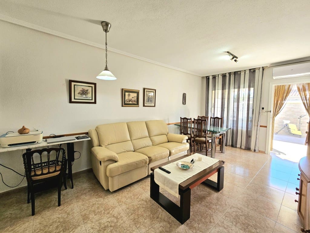 4 soverom Hus til salgs i Torrevieja med svømmebasseng garasje - € 245 000 (Ref: 9419375)