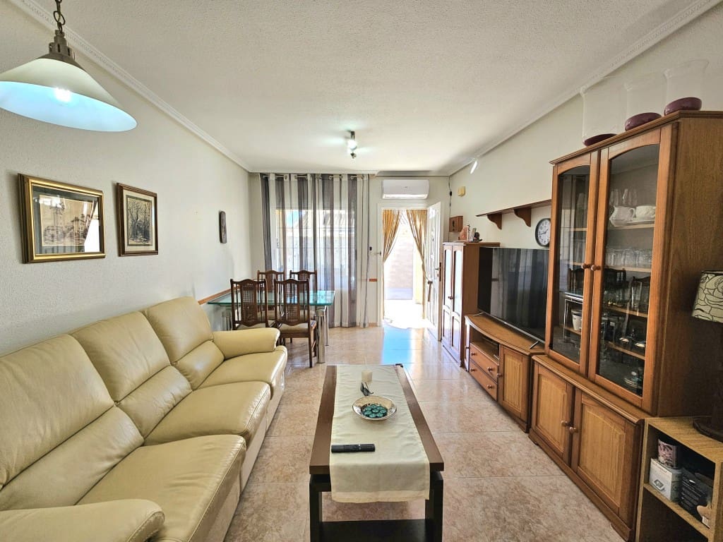 4 soverom Hus til salgs i Torrevieja med svømmebasseng garasje - € 245 000 (Ref: 9419375)