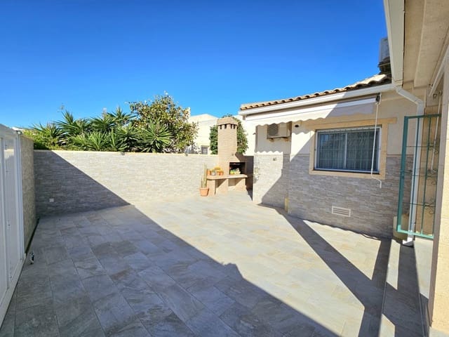 4 soverom Hus til salgs i Torrevieja med svømmebasseng garasje - € 245 000 (Ref: 9419375)