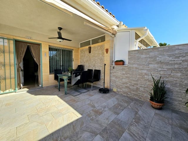 4 soverom Hus til salgs i Torrevieja med svømmebasseng garasje - € 245 000 (Ref: 9419375)