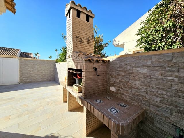 4 soverom Hus til salgs i Torrevieja med svømmebasseng garasje - € 245 000 (Ref: 9419375)