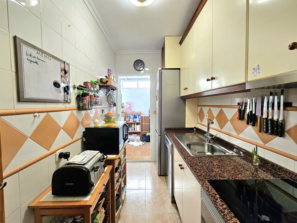 4 soverom Hus til salgs i Torrevieja med svømmebasseng garasje - € 245 000 (Ref: 9419375)