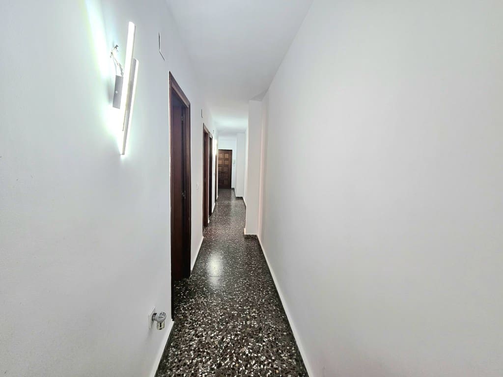 3 bedroom Apartment for rent in Torrevieja - € 1,100 (Ref: 9453132)