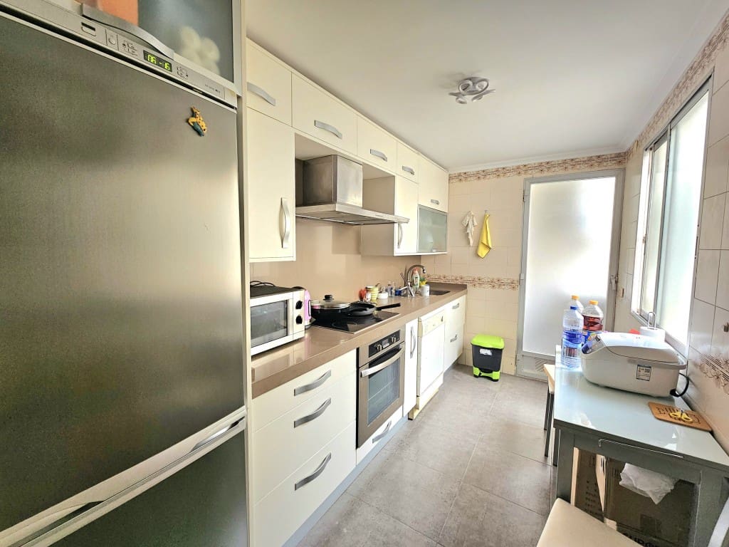 3 bedroom Apartment for rent in Torrevieja - € 1,100 (Ref: 9453132)