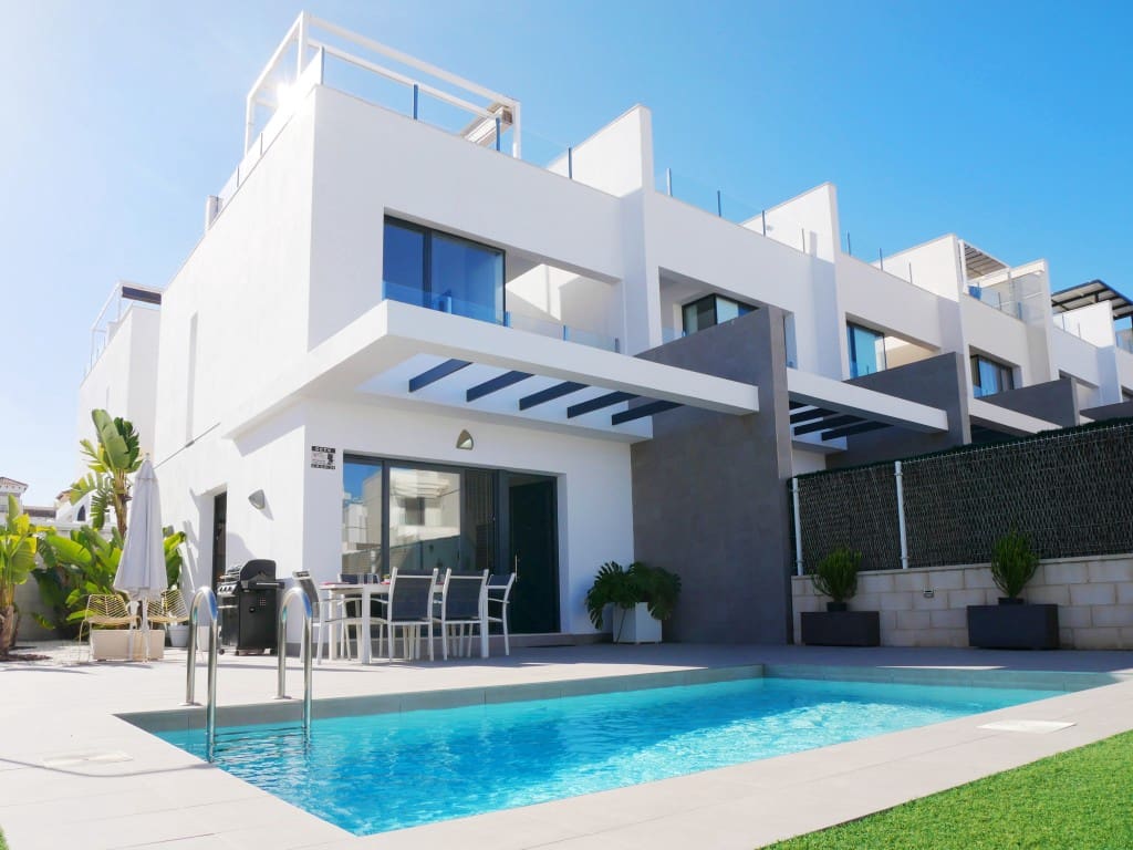 3 slaapkamer Huis te koop in Villamartin met zwembad garage - € 410.000 (Ref: 9478664)