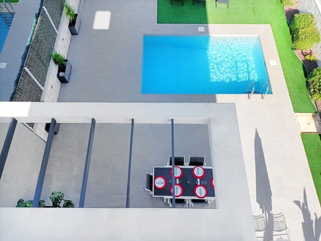 3 slaapkamer Huis te koop in Villamartin, Orihuela met zwembad garage - € 410.000 (Ref: 9478664)