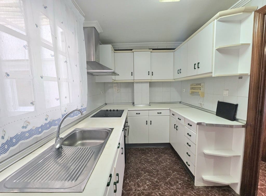 2 bedroom Apartment for sale in Torrevieja - € 119,900 (Ref: 9485582)