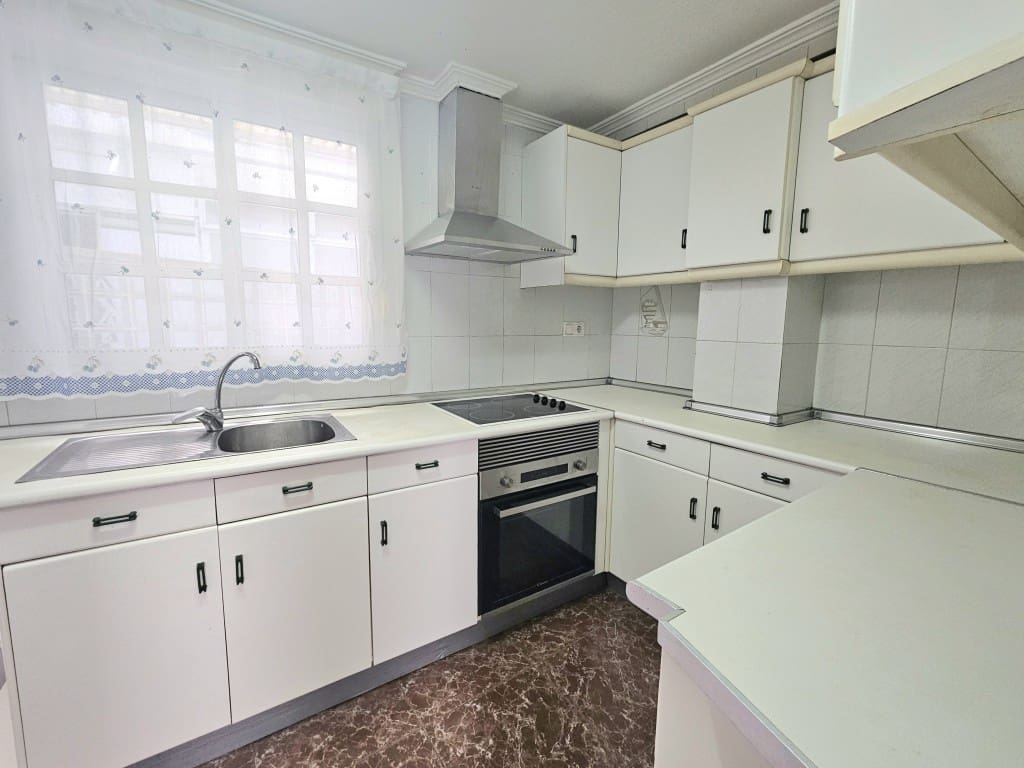 2 bedroom Apartment for sale in Torrevieja - € 119,900 (Ref: 9485582)