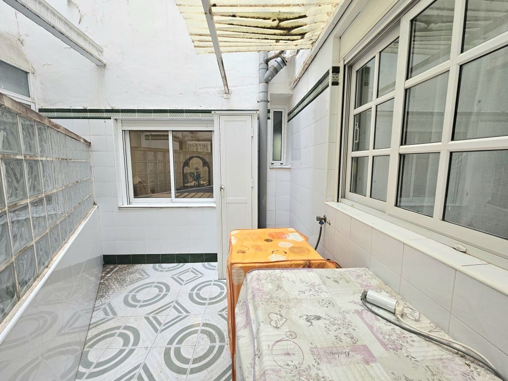 2 bedroom Apartment for sale in Torrevieja - € 119,900 (Ref: 9485582)