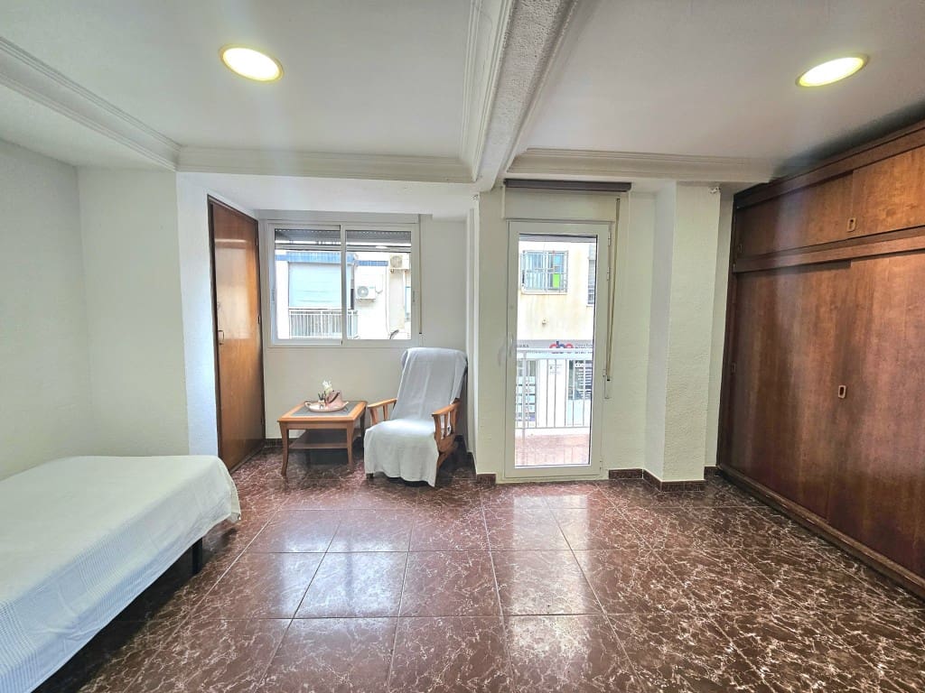 2 bedroom Apartment for sale in Torrevieja - € 119,900 (Ref: 9485582)