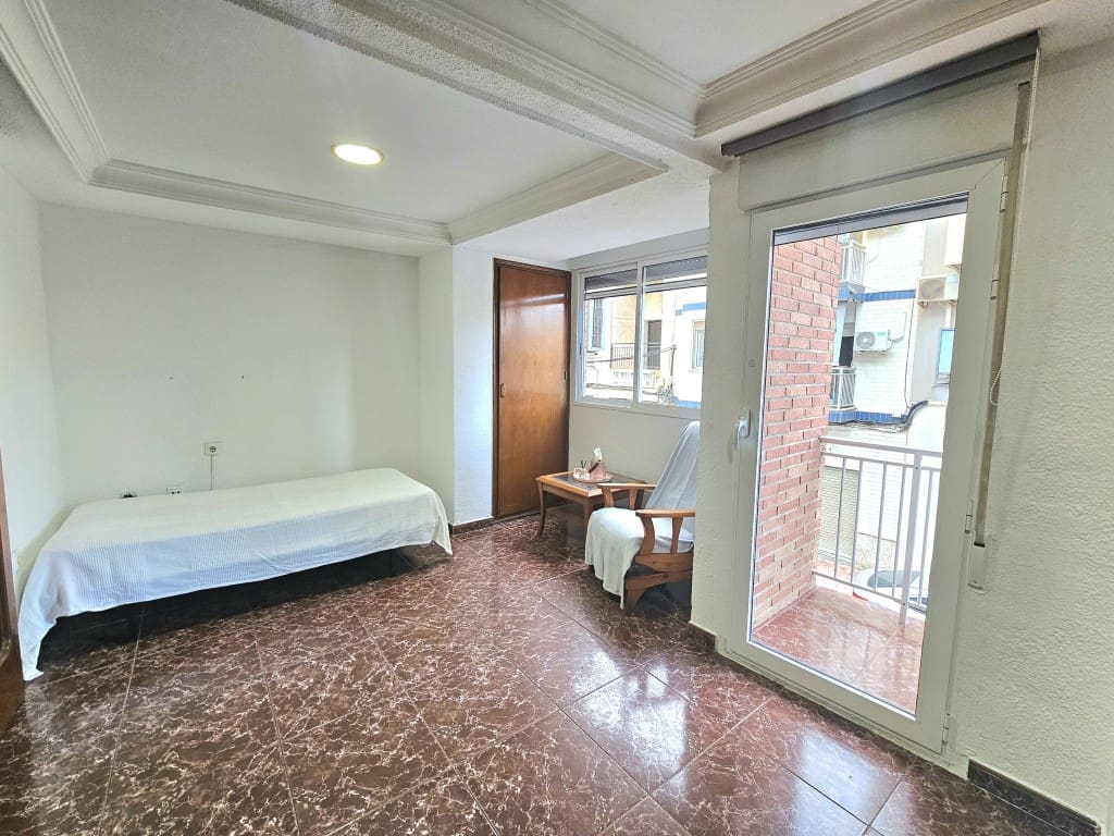 2 bedroom Apartment for sale in Torrevieja - € 119,900 (Ref: 9485582)