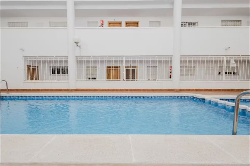 2 slaapkamer Appartement te huur in Torrevieja met zwembad - € 800 (Ref: 9530181)