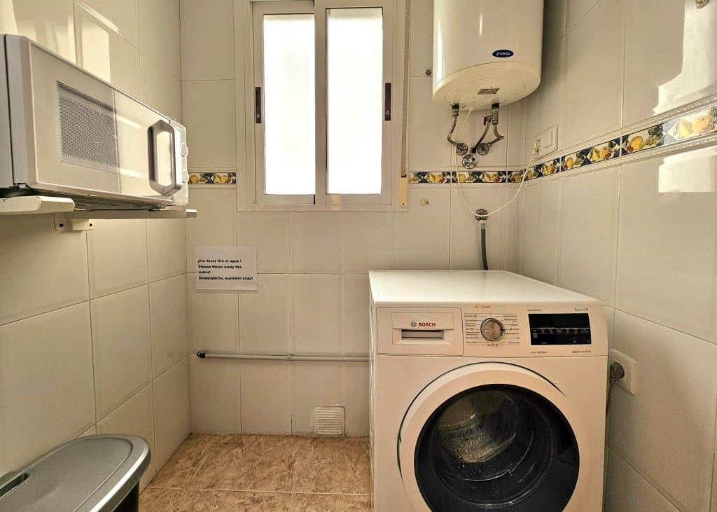 2 slaapkamer Appartement te huur in Torrevieja met zwembad - € 800 (Ref: 9530181)