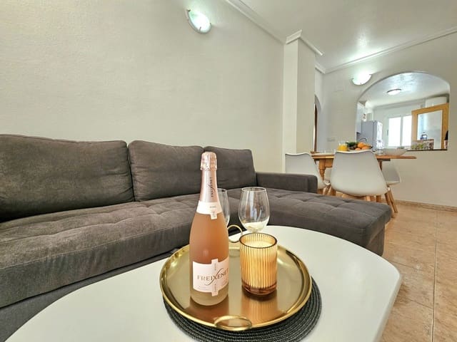 2 slaapkamer Appartement te huur in Torrevieja met zwembad - € 800 (Ref: 9530181)