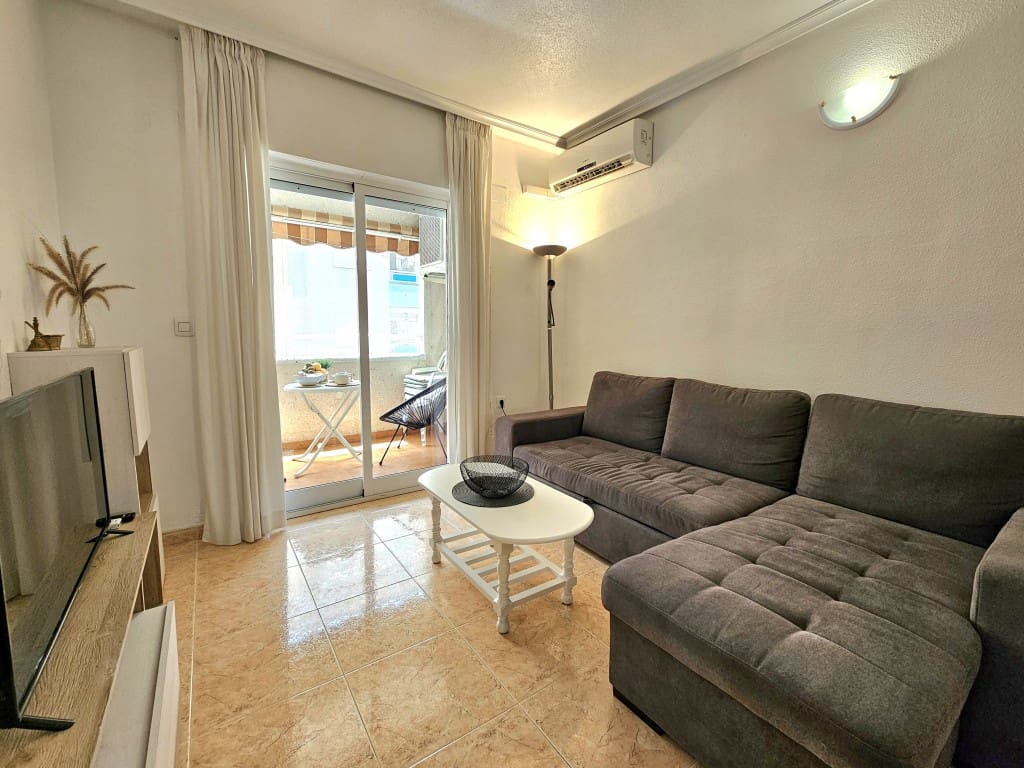 2 slaapkamer Appartement te huur in Torrevieja met zwembad - € 800 (Ref: 9530181)