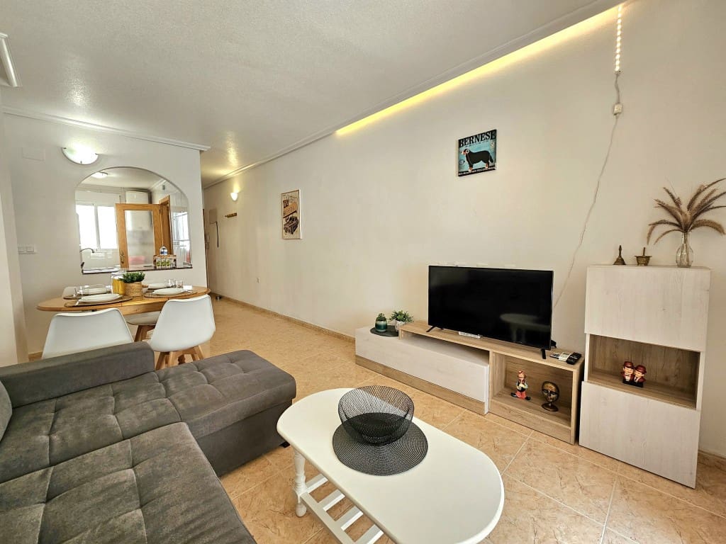 2 slaapkamer Appartement te huur in Torrevieja met zwembad - € 800 (Ref: 9530181)