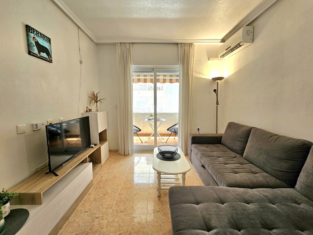 2 slaapkamer Appartement te huur in Torrevieja met zwembad - € 800 (Ref: 9530181)