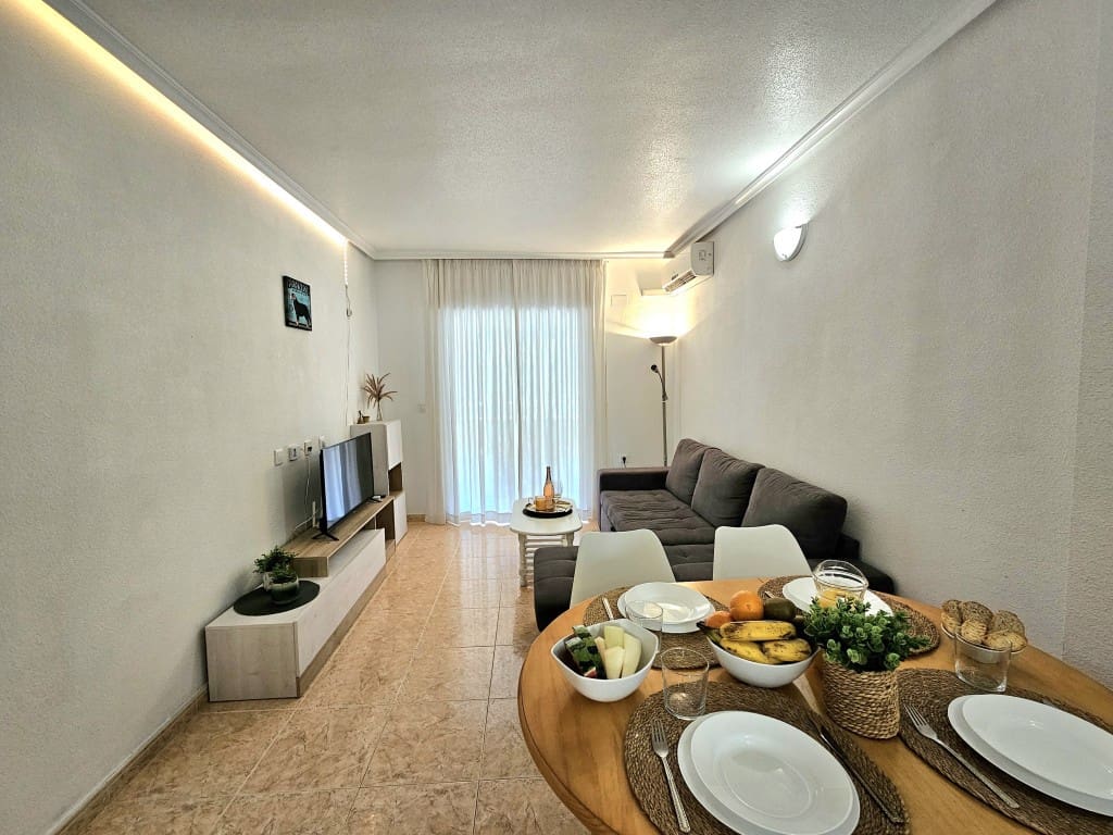 2 slaapkamer Appartement te huur in Torrevieja met zwembad - € 800 (Ref: 9530181)