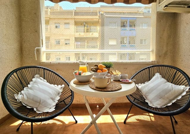 2 slaapkamer Appartement te huur in Torrevieja met zwembad - € 800 (Ref: 9530181)