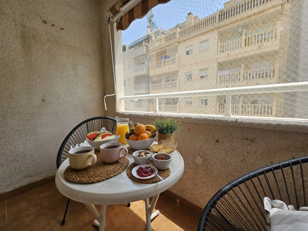 2 slaapkamer Appartement te huur in Torrevieja met zwembad - € 800 (Ref: 9530181)