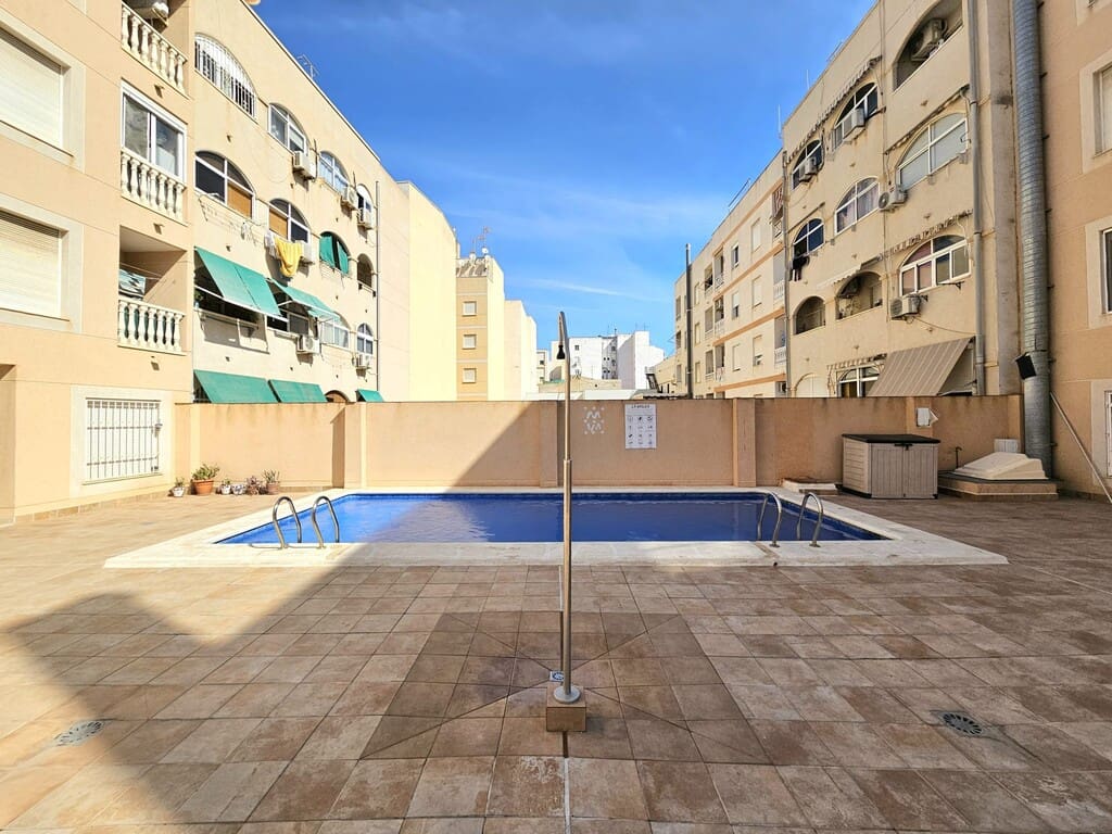 2 sypialnia Apartament na sprzedaż w Torrevieja z basenem - 139 900 € (Ref: 9533635)