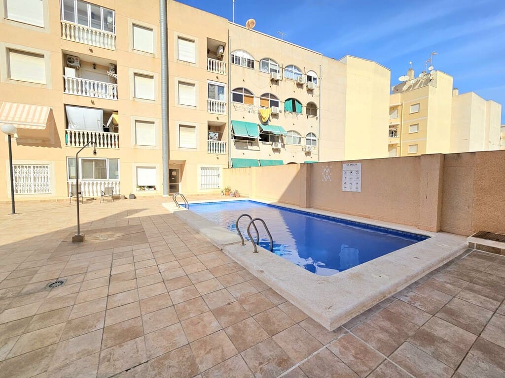 2 sypialnia Apartament na sprzedaż w Torrevieja z basenem - 139 900 € (Ref: 9533635)