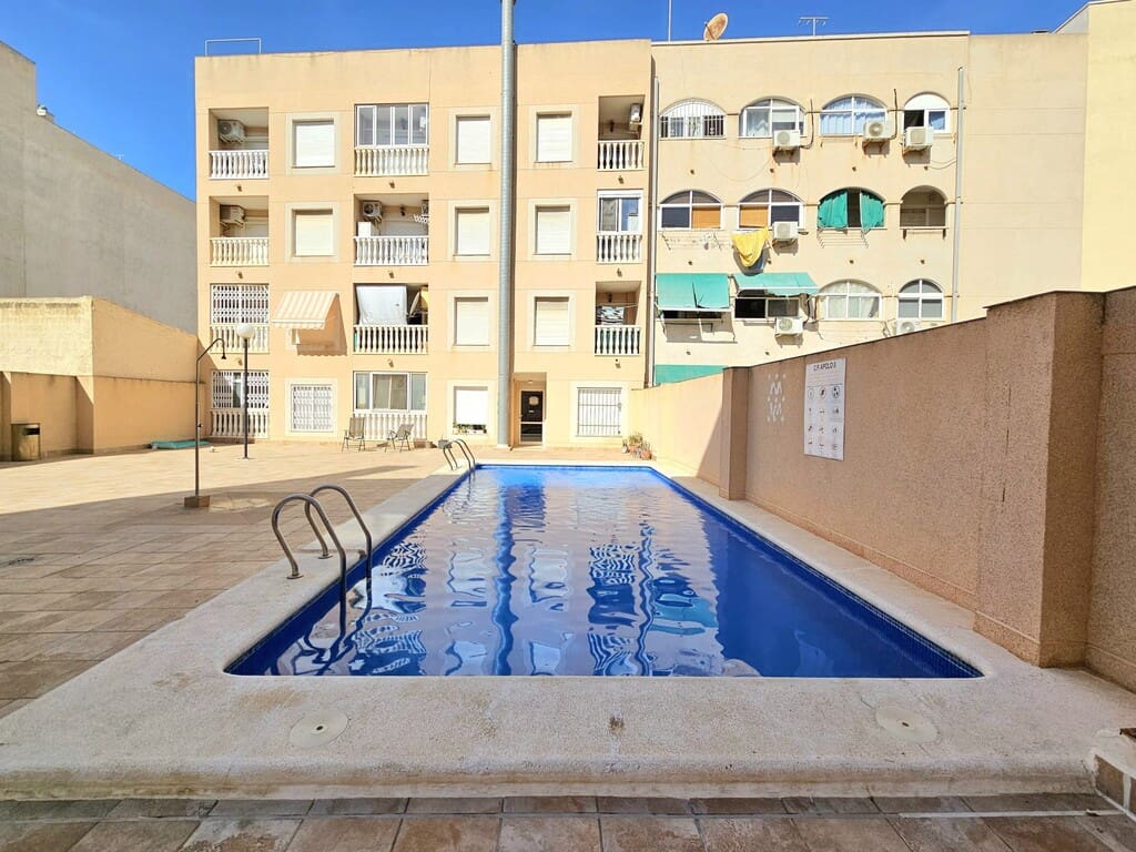 2 sypialnia Apartament na sprzedaż w Torrevieja z basenem - 139 900 € (Ref: 9533635)