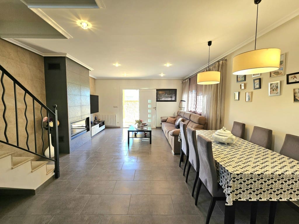 3 makuuhuone Huvila myytävänä paikassa San Fulgencio mukana uima-altaan - 425 000 € (Ref: 9599251)