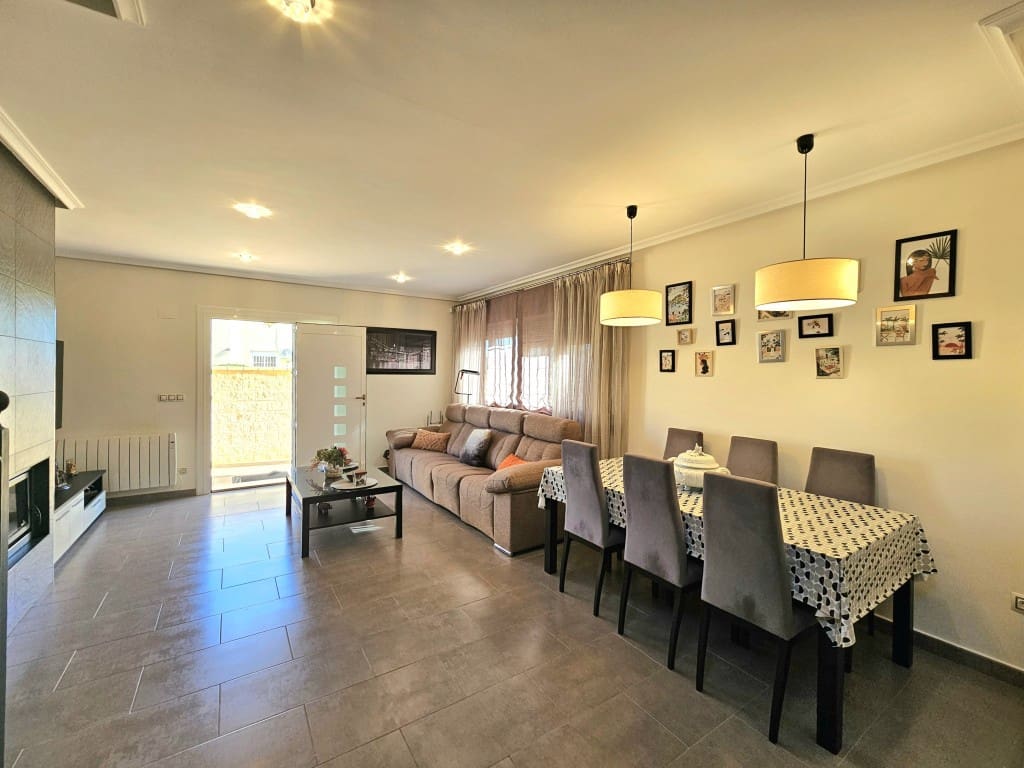 3 makuuhuone Huvila myytävänä paikassa San Fulgencio mukana uima-altaan - 425 000 € (Ref: 9599251)