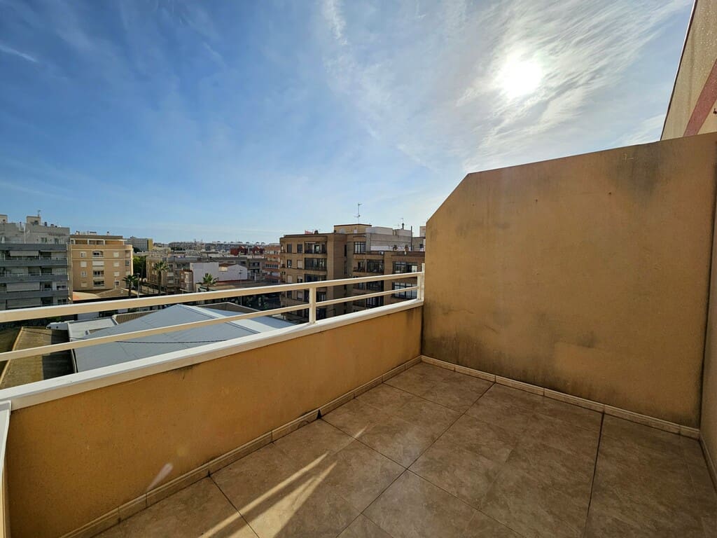 2 soverom Penthouse til salgs i Torrevieja - € 144 900 (Ref: 9726407)