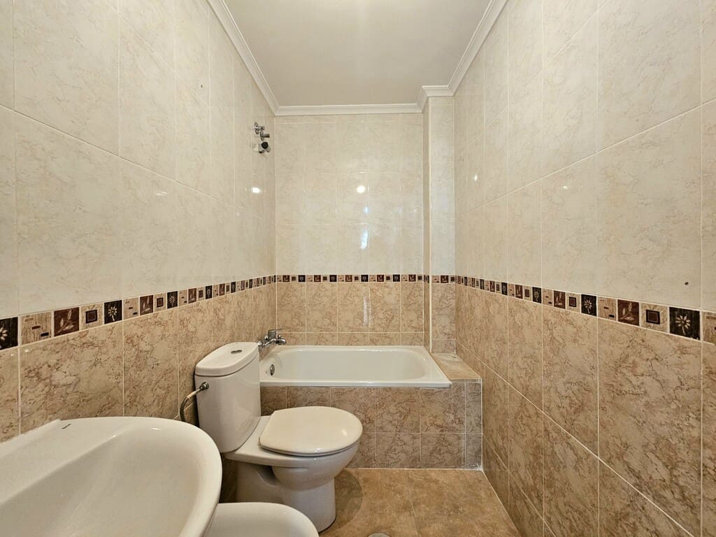 2 soverom Penthouse til salgs i Torrevieja - € 144 900 (Ref: 9726407)