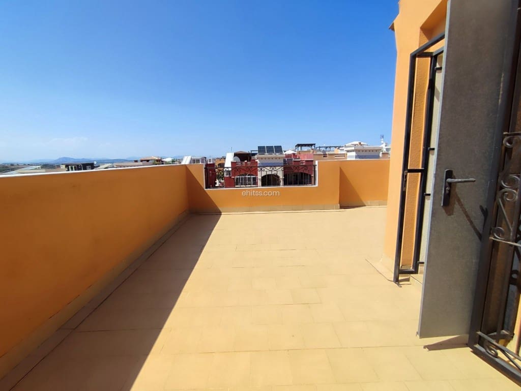 3 soverom Hus til salgs i Torrevieja med svømmebasseng - € 215 000 (Ref: 9758710)