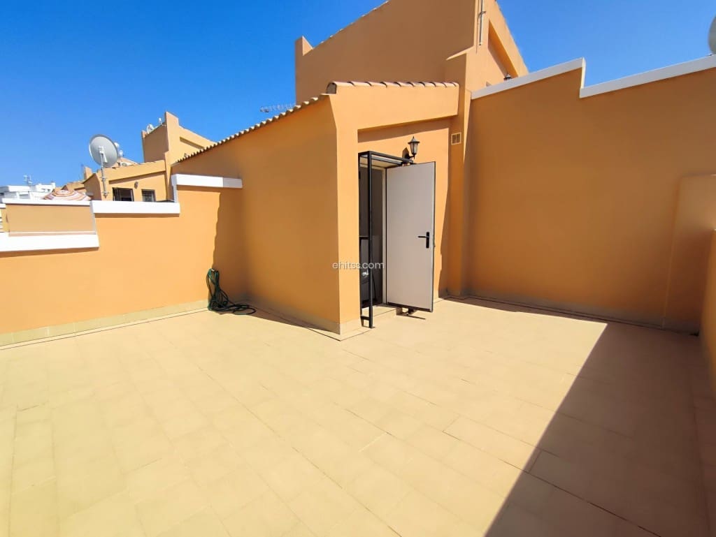 3 soverom Hus til salgs i Torrevieja med svømmebasseng - € 215 000 (Ref: 9758710)