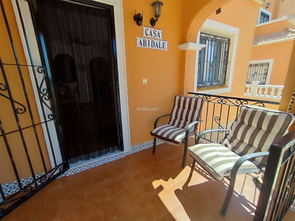 3 soverom Hus til salgs i Torrevieja med svømmebasseng - € 215 000 (Ref: 9758710)