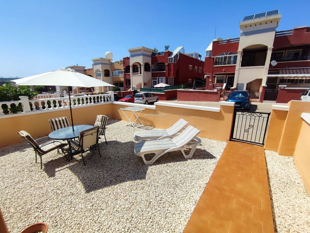3 soverom Hus til salgs i Torrevieja med svømmebasseng - € 215 000 (Ref: 9758710)