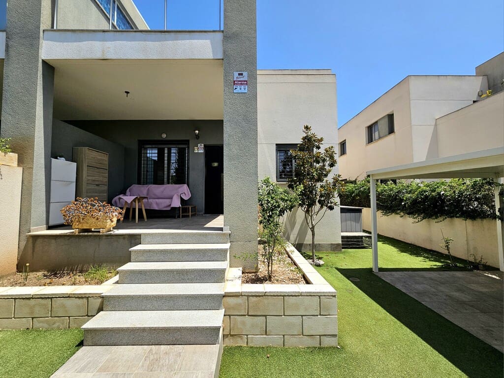 3 slaapkamer Halfvrijstaande villa te koop in Torrevieja met zwembad garage - € 320.000 (Ref: 9957605)