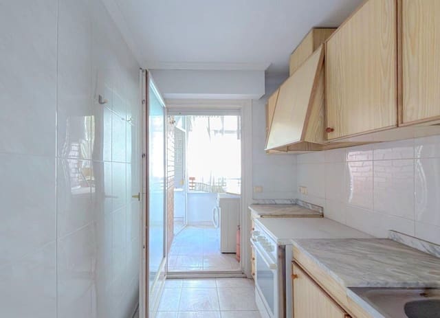 1 bedroom Apartment for sale in Torrevieja with pool - € 89,900 (Ref: 9962311)