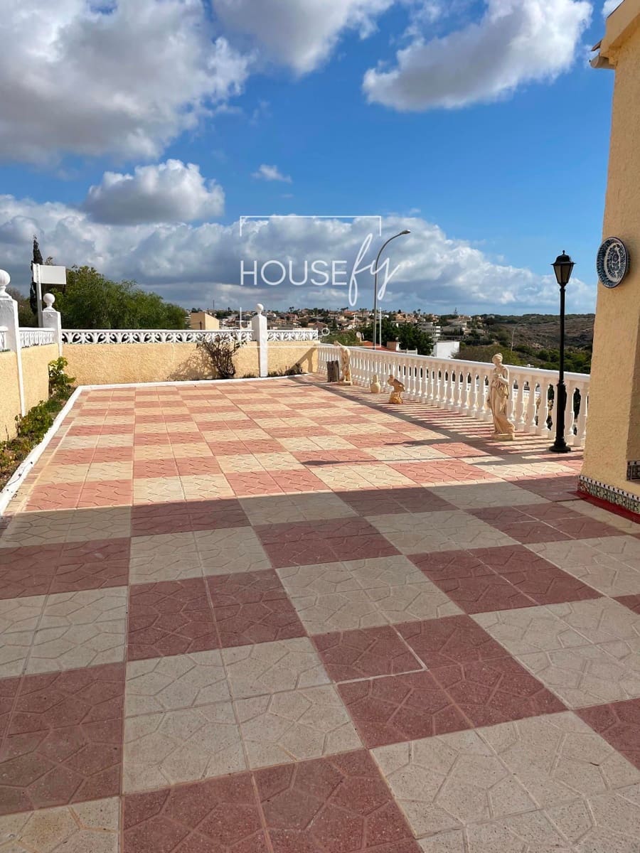 4 bedroom Villa for sale in San Fulgencio with pool - € 360,000 (Ref: 8596130)