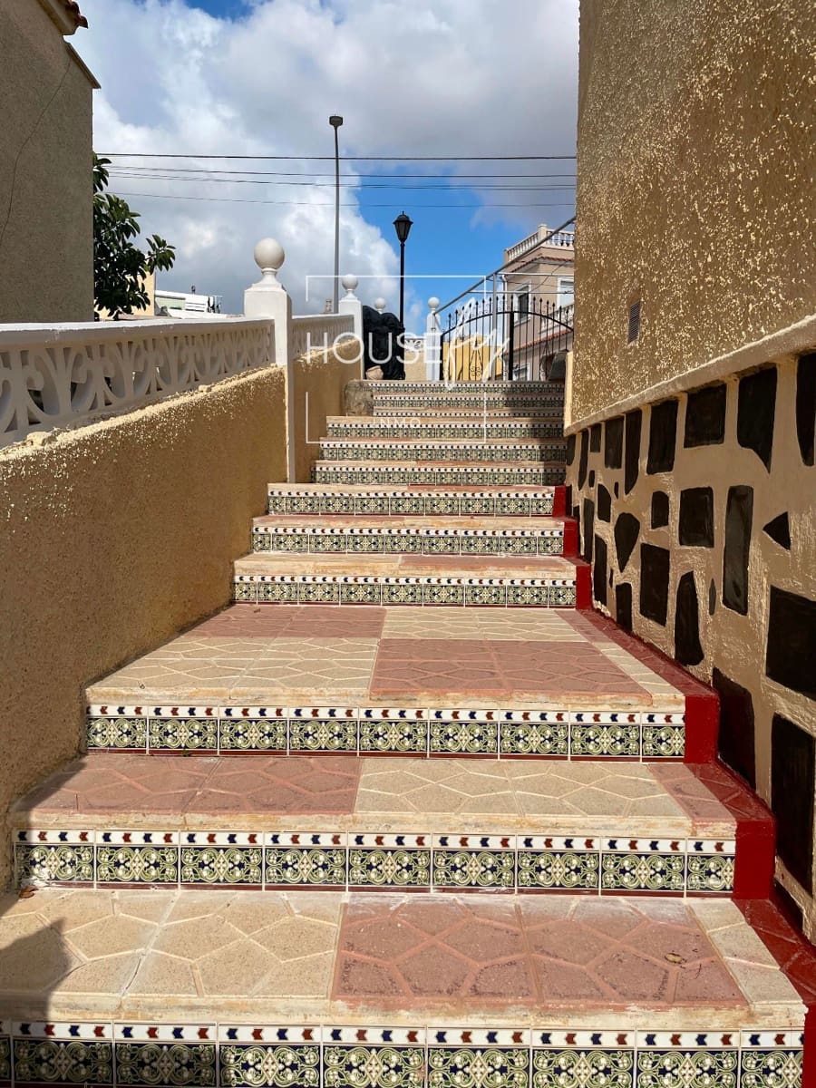 4 bedroom Villa for sale in San Fulgencio with pool - € 360,000 (Ref: 8596130)