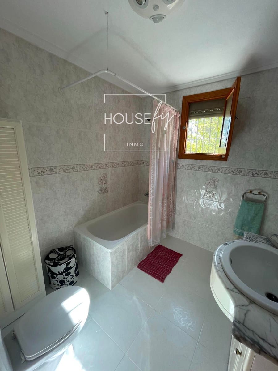 4 bedroom Villa for sale in San Fulgencio with pool - € 360,000 (Ref: 8596130)