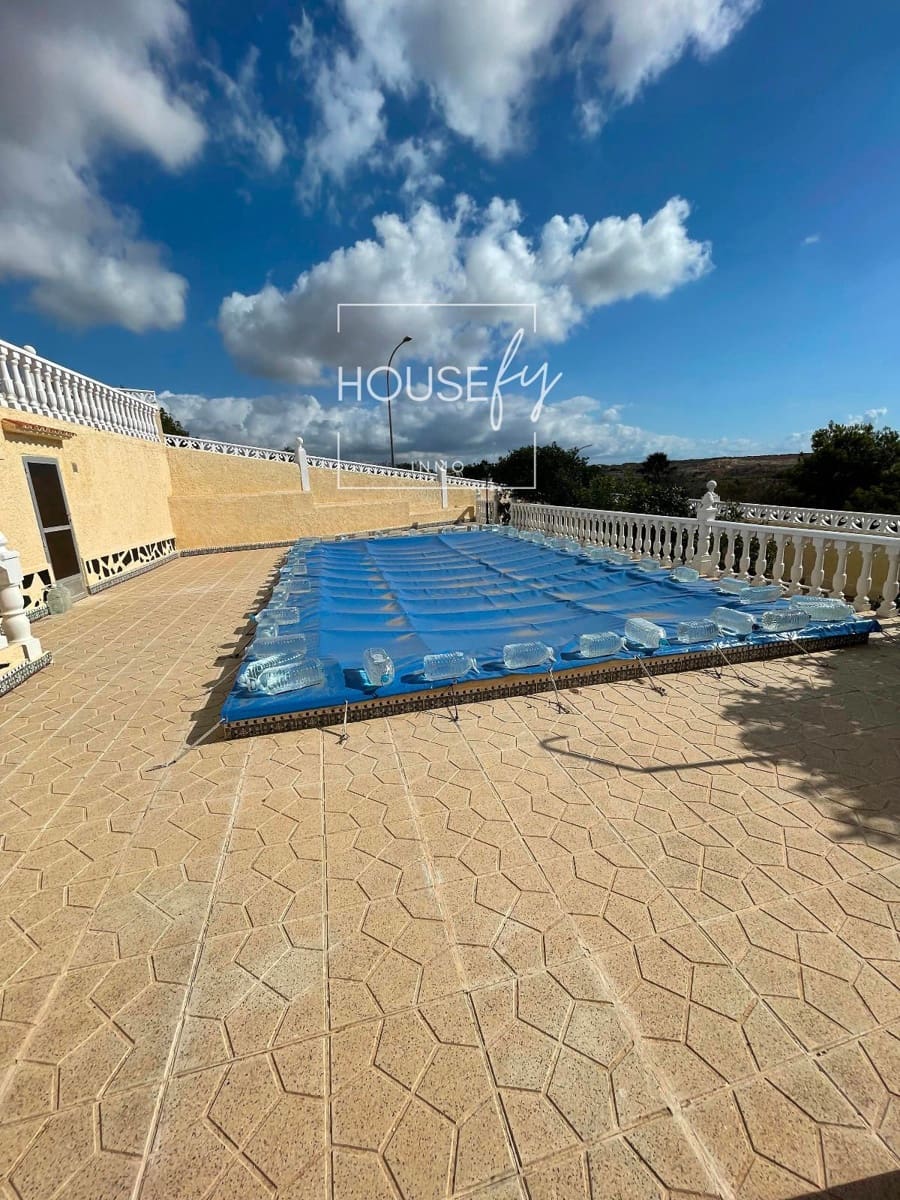 4 bedroom Villa for sale in San Fulgencio with pool - € 360,000 (Ref: 8596130)