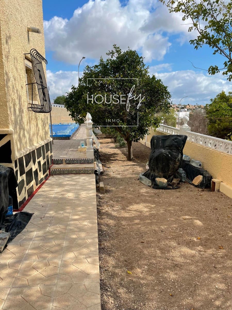 4 bedroom Villa for sale in San Fulgencio with pool - € 360,000 (Ref: 8596130)