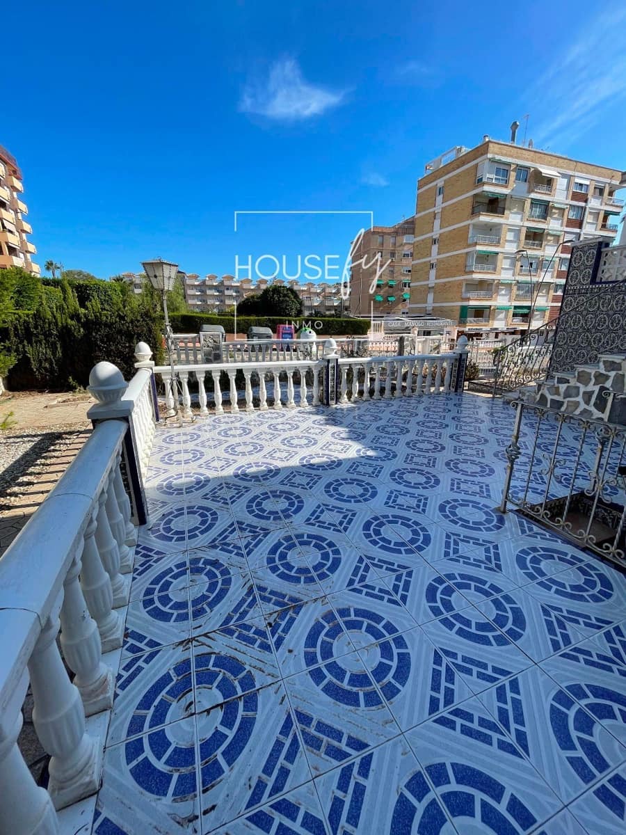 Chalet de 4 habitaciones en Orihuela Costa en venta con garaje - 529.000 € (Ref: 8602523)